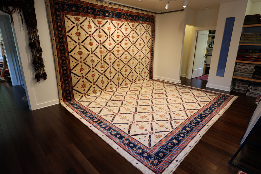 Huge All Wool Vintage Luri 13x19 Carpet