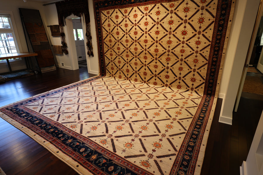 Huge All Wool Vintage Luri 13x19 Carpet