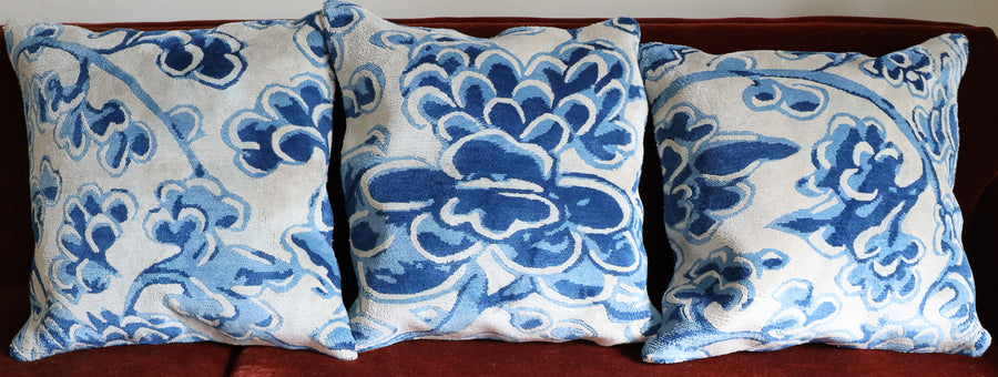 Three Pillow Water Lilly in Light Blue Set