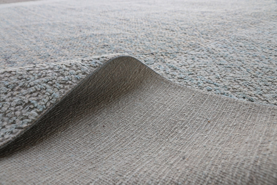 closeup-detail-modern-handmade-8x10-rug-battilossi
